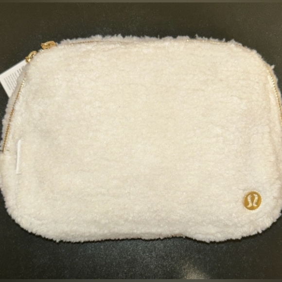 NWT Lululemon Fleece Belt Bag Large - Picture 2 of 16